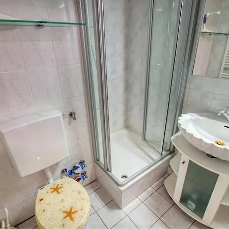 - Haus D, App 0d0105 *